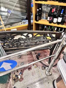 La serranda sfondata, poi la fuga con il bottino. La banda della Panda colpisce ancora