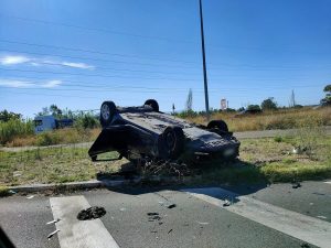 Incidente a Casal Monastero: auto ribaltata dopo scontro con altra vettura, due feriti
