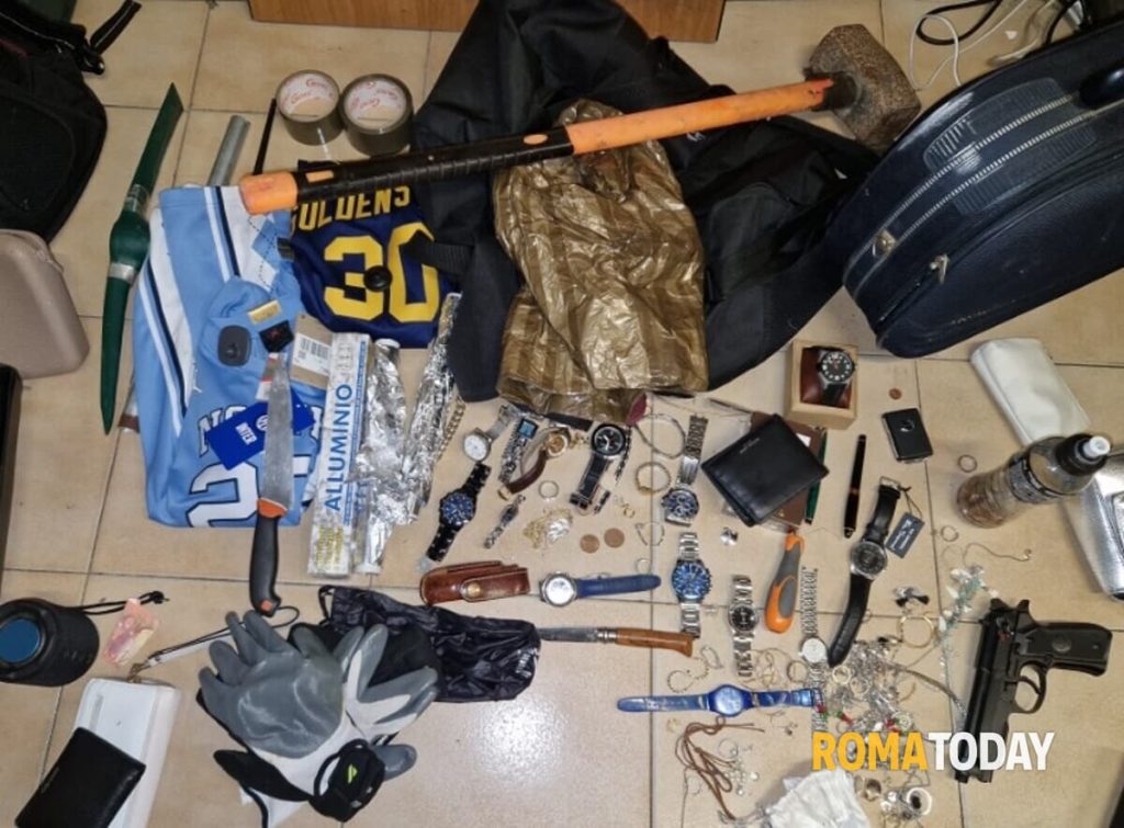 Ostia Latinos, l'inseguimento bruciando i semafori rossi e la fuga tra i palazzi dello spaccio