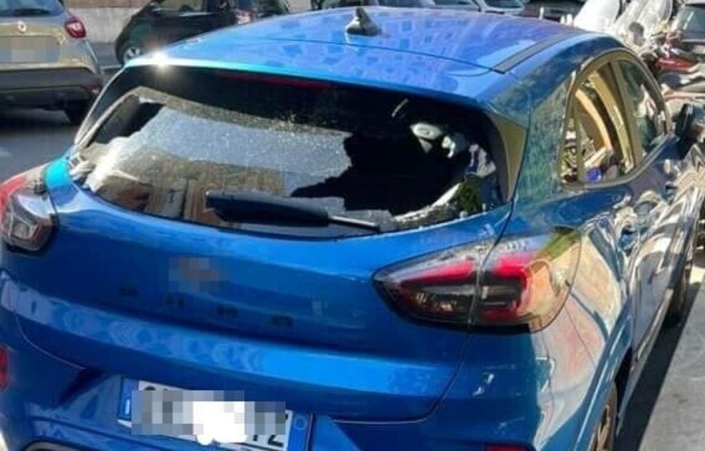 Preso lo "spaccalunotti" dell'Esquilino. Nel rione una lunga serie di vetri d'auto infranti