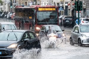 Meteo a Roma, torna la pioggia e scatta l'allerta maltempo arancione