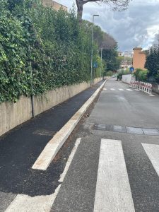 A Vitinia arriva un nuovo marciapiede per mettere in sicurezza i bambini della scuola