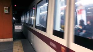 Stazione della metro chiusa per allagamento