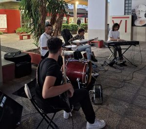Notte bianca delle carte d'identità, a Tor Bella Monaca cittadini in fila con la musica jazz