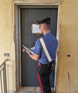 Trova la casa occupata, appartamento liberato dai carabinieri