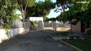 VIDEO | Brucia la discarica abusiva nei terreni del Comune e distrugge una vasta area: gli abitanti chiedono la bonifica