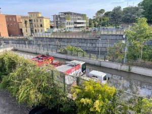 Parcheggio Ama allagato, l'acqua arriva alle abitazioni