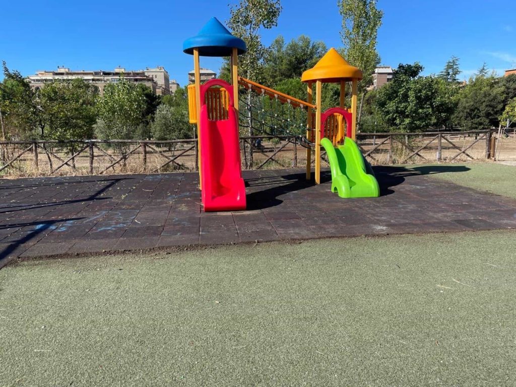 Garbatella, riaperta l'area giochi distrutta dai vandali. Il municipio: "Troppi episodi simili"