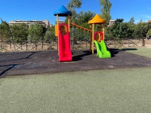 Garbatella, riaperta l'area giochi distrutta dai vandali. Il municipio: "Troppi episodi simili"