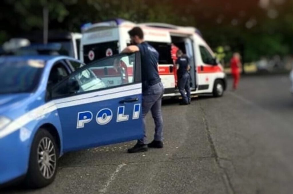 Roma, poliziotti accerchiati durante l'arresto di un pusher e aggrediti da due ragazze