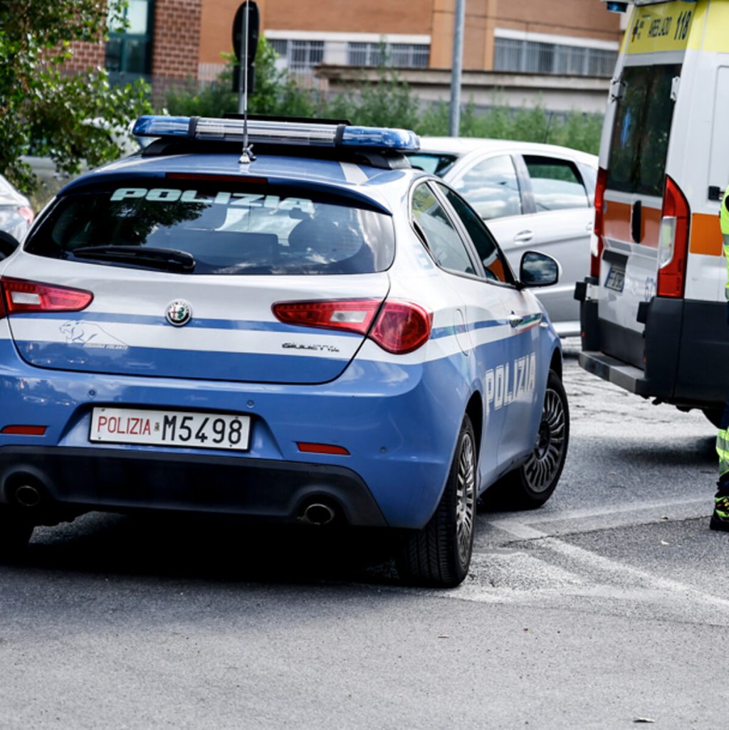 Donna aggredita a martellate dal compagno. L'uomo è stato arrestato