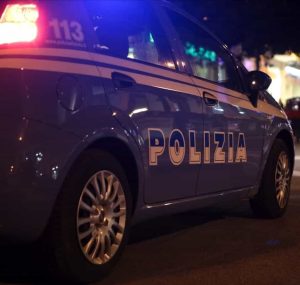 Coppia passeggia in piazza Trilussa, ladro strappa la collana d'oro dal collo
