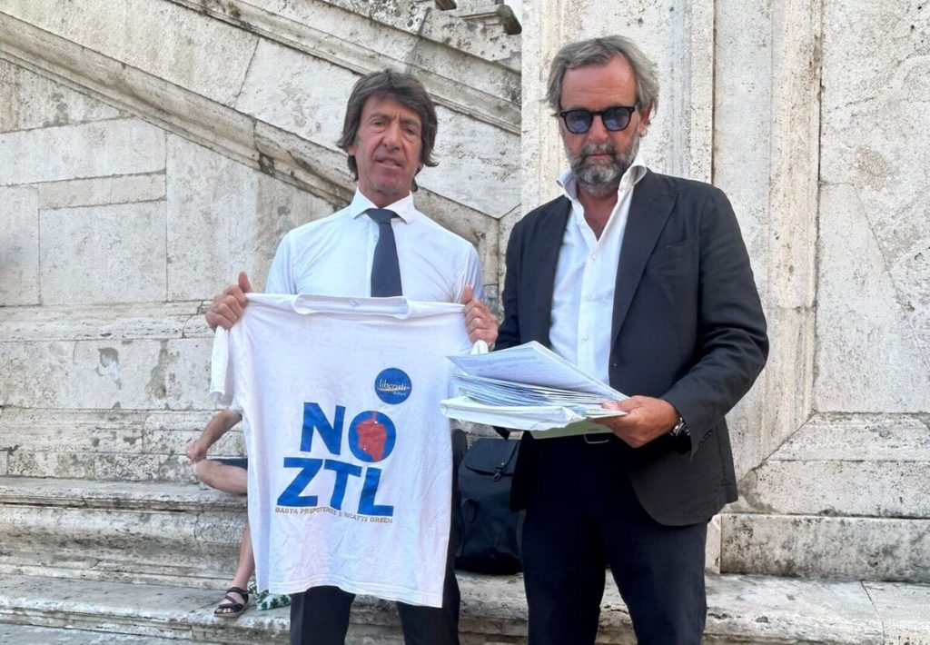 Depositato a Roma il referendum per fermare la nuova Ztl Fascia verde