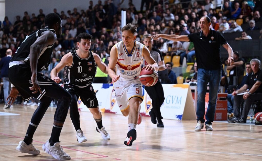 Passo falso per la Virtus, al Palazzetto dello Sport vince Caserta