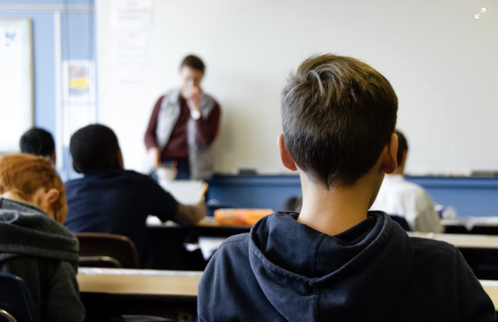 "Porte chiuse agli studenti stranieri nelle scuole di Roma". La denuncia