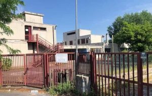 Occupata da 200 persone la scuola di via Palenco. A rischio i lavori di ristrutturazione con fondi Pnrr