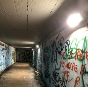 Librerie e attività sociali nei sottopassi, l'idea della sinistra contro aggressioni e degrado