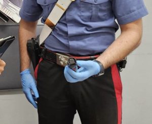 Baby rapinatori minacciano 20enne con lo spray urticante e lo rapinano