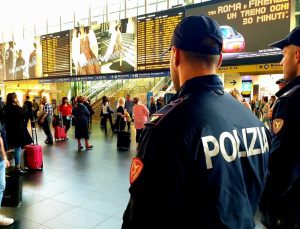 Alla stazione Termini sequestrate 350 dosi di fentanyl, la droga degli zombie