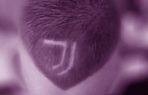 Rasa la testa ai figli con lo stemma della Juve per "punire" l'ex moglie fidanzata con un romanista