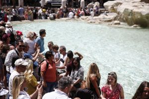 La Fontana di Trevi sarà a pagamento ma la piazza rimarrà aperta a tutti