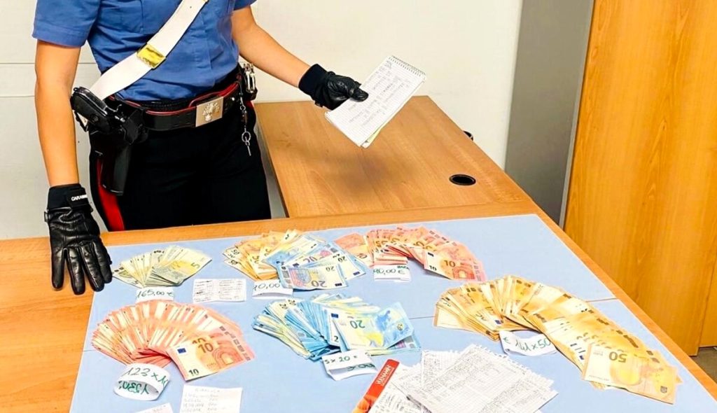Addetto alle pulizie in un ospedale e "cravattaro", così strozzava colleghi con tassi fino al 900%