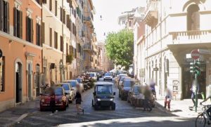 Anziano picchiato e rapinato del Rolex nell'androne del palazzo