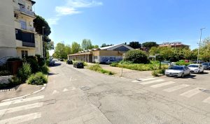 Strade a 30 chilometri orari: dissuasori di velocità sulla via dell'ex "scuola fantasma"