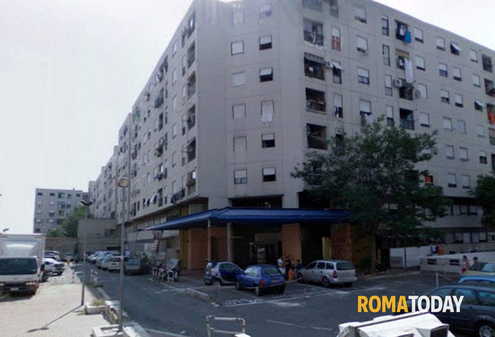Tor Bella Monaca, l'ascensore del palazzo si rompe: anziani e non vedenti sequestrati in casa