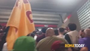 VIDEO | Curva Sud vuota per protesta: "Romanisti entrano al grido di Daniele De Rossi"