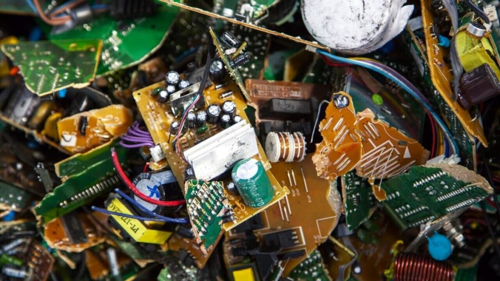 Raccolta differenziata di pannolini e rifiuti elettronici. In oltre cento mercati al via il progetto sperimentale