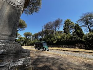 Appia Antica e Catacombe golf cart tour, piccoli gruppi in inglese