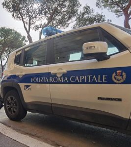Prima aggrediscono l'autista Atac, poi i vigili urbani: fermati due giovani