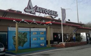 La notte da incubo di un camionista: aggredito, rapinato e sequestrato, viene "scaricato" a Tor Sapienza