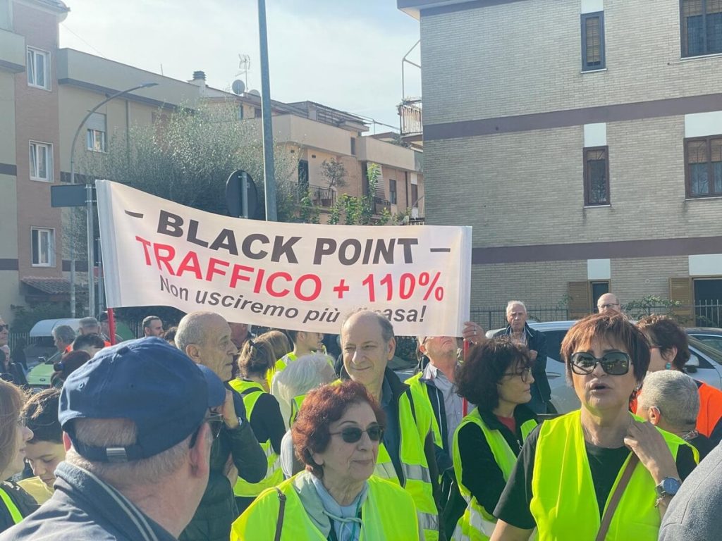 San Basilio, in 500 sfilano contro il black point: "Fermate il progetto"