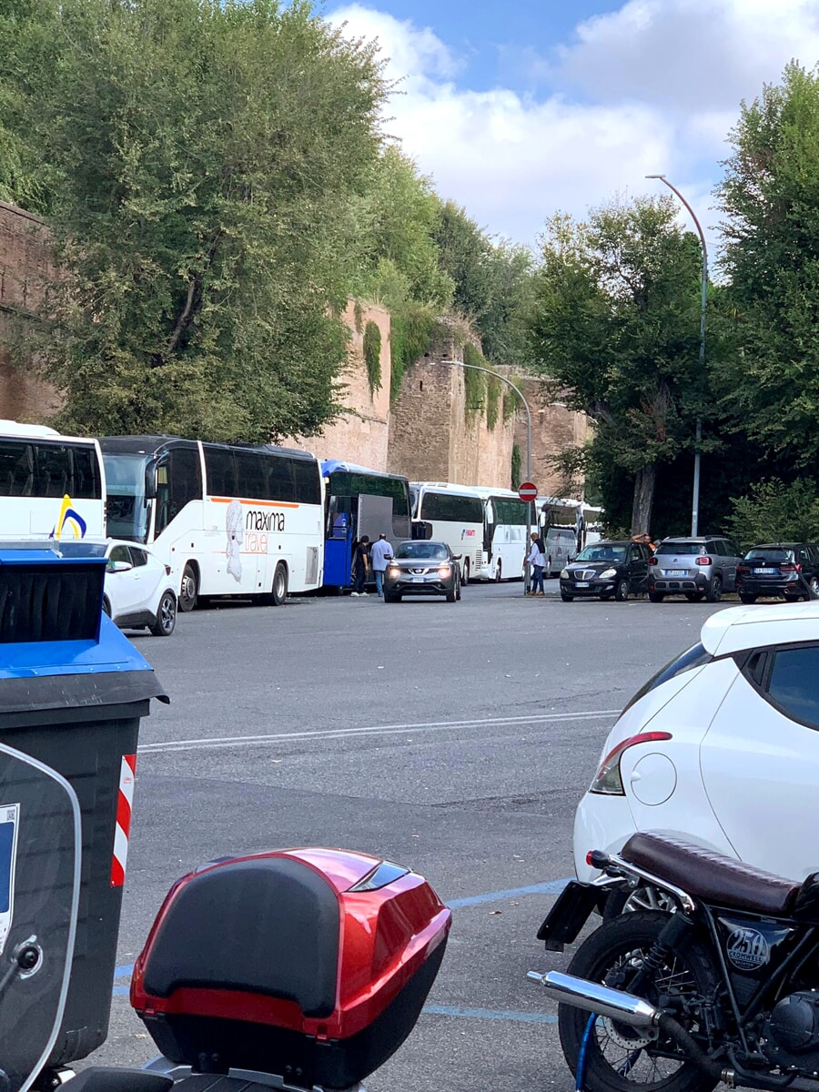 Bus turistici a Roma, i privati chiedono di limitare le maxi tariffe per “soli” 40 giorni