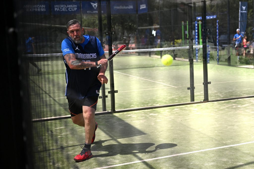 Candela e Perrotta contro Di Canio e Fiore: derby di padel a Villa Pamphili