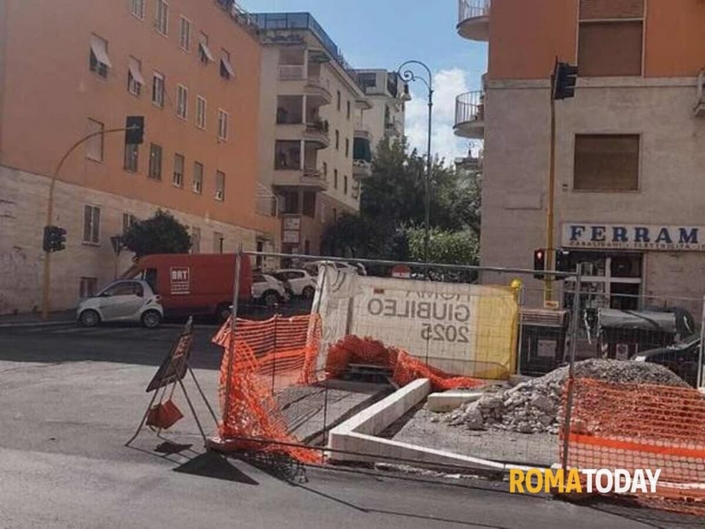 Il restyling di Santa Costanza è fermo. I cittadini protestano: "Abbandonato da mesi"