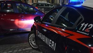 Portano in ospedale amico colto da malore, nell'auto nascosti attrezzi da scasso
