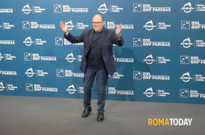 Carlo Verdone conduttore del Festival di Sanremo in Vita da Carlo 3: "Giro la quarta stagione, poi torno al cinema"