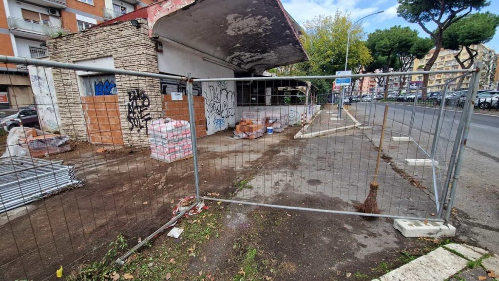 Casina Appia, via rifiuti: è partita la riqualificazione del vecchio bar