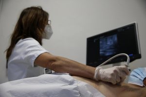 Perché le donne malate di tumore rischiano la povertà. Storie di chi ha perso il lavoro dopo la diagnosi