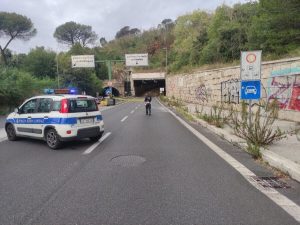 La Galleria Giovanni XXIII resterà chiusa per interventi tecnici dopo l'incendio di un pulmino