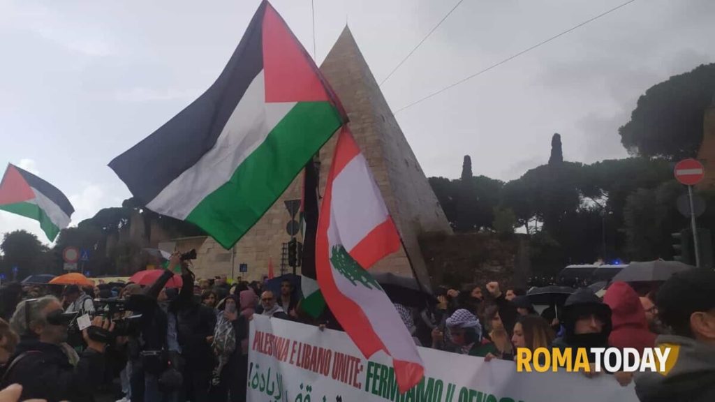 Cortei a Roma, un sabato di passione. Ecco tutti i bus deviati in centro