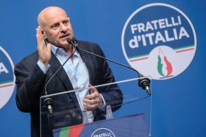 Fontana di Trevi, Gualtieri: “Ticket sarà di 1 o 2 euro”. Rampelli all'attacco: "Vero problema è mancanza di controlli"