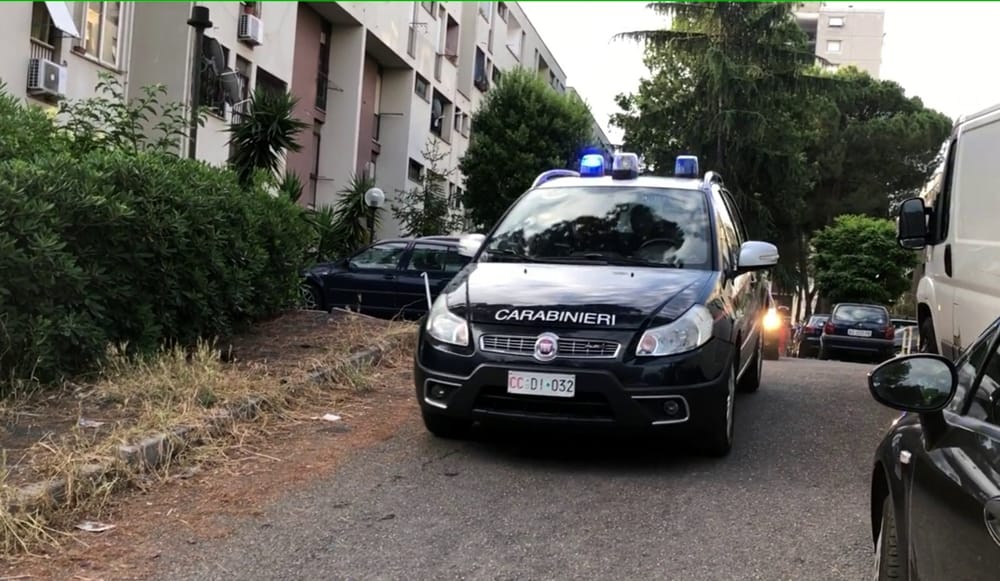 Choc a Tor Bella Monaca: accoltella il fratello in strada e rimane seduto a guardarlo