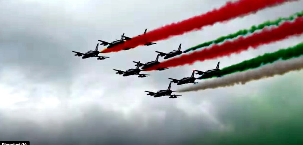 Perché su Roma oggi volano aerei militari