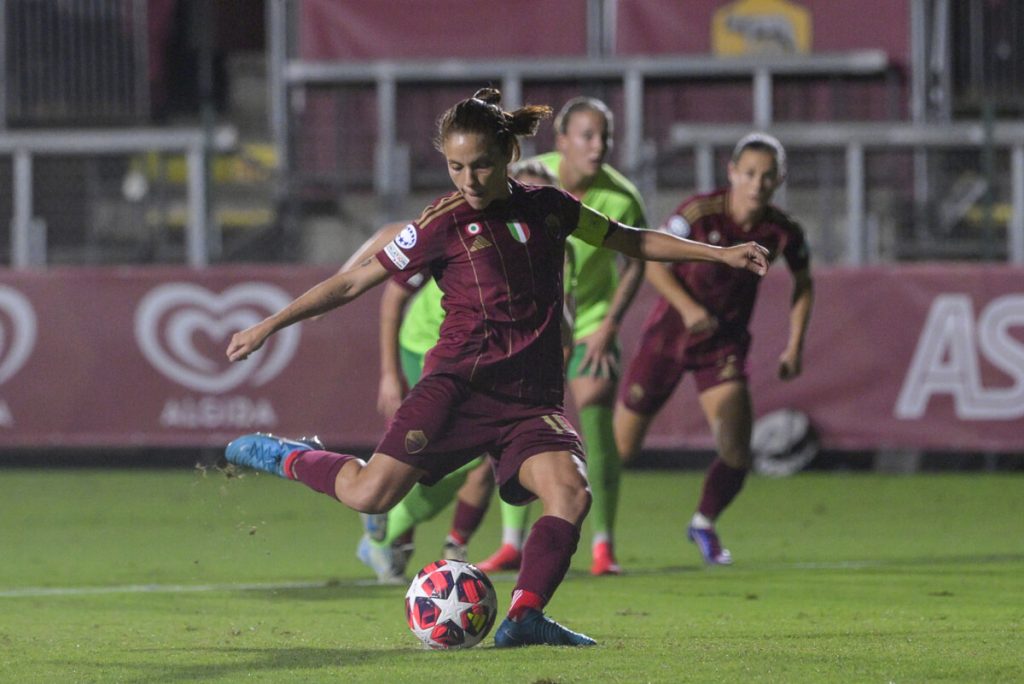 Roma Femminile-Wolfsburg 1-0: Giugliano su rigore decide la partita di Champions League al Tre Fontane