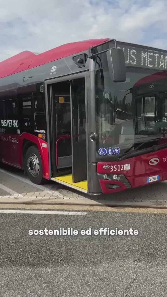 VIDEO| Gualtieri come Newmartina. Il sindaco sui social punta sull'asmr per presentare i nuovi autobus