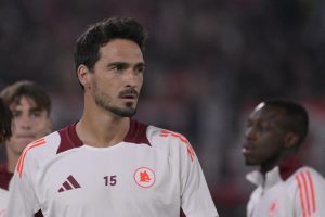 Hummels non gioca nella Roma: il post social del difensore